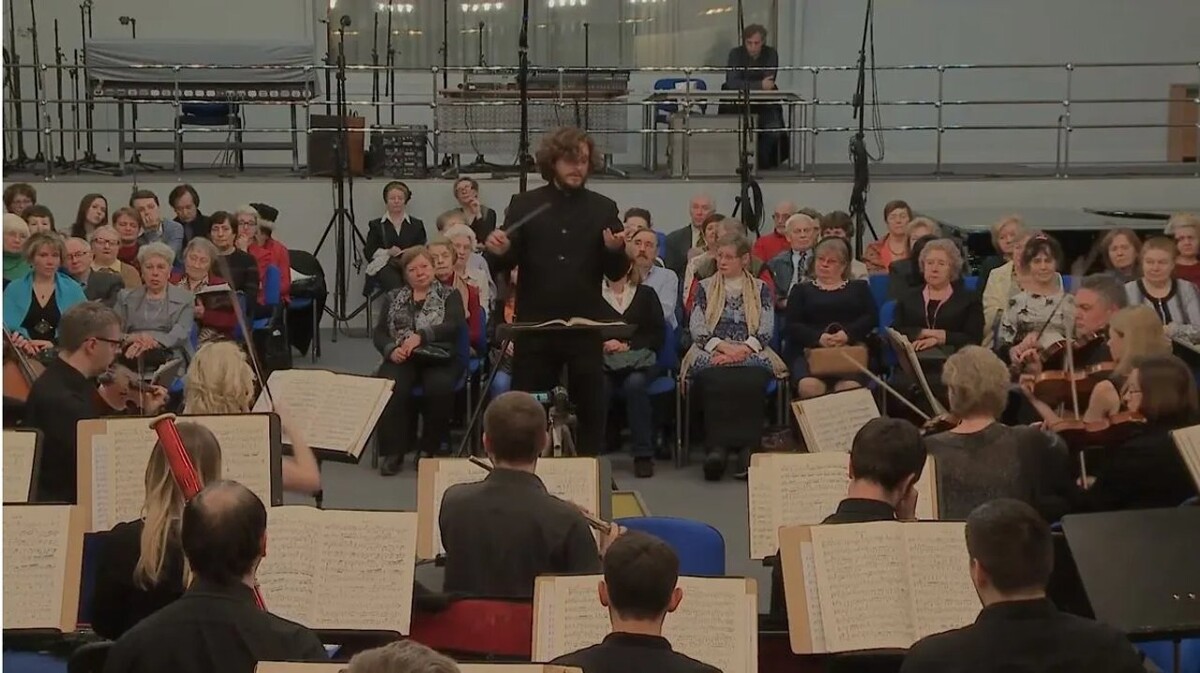 Дирижер патагонского оркестра приглашен провести оперу "Кармен" во Вьетнаме