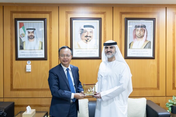 Аджман принимает делегацию из Вьетнама для укрепления экономического сотрудничества