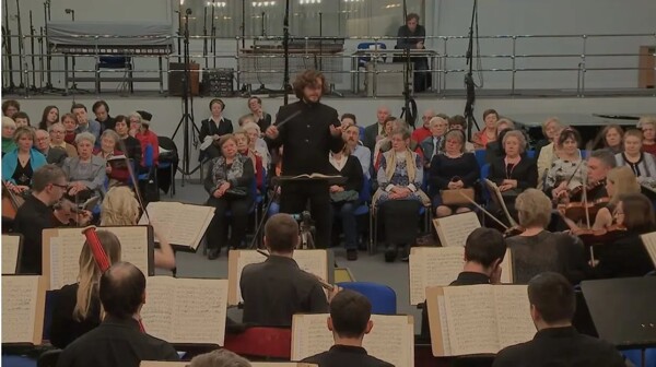 Дирижер патагонского оркестра приглашен провести оперу "Кармен" во Вьетнаме